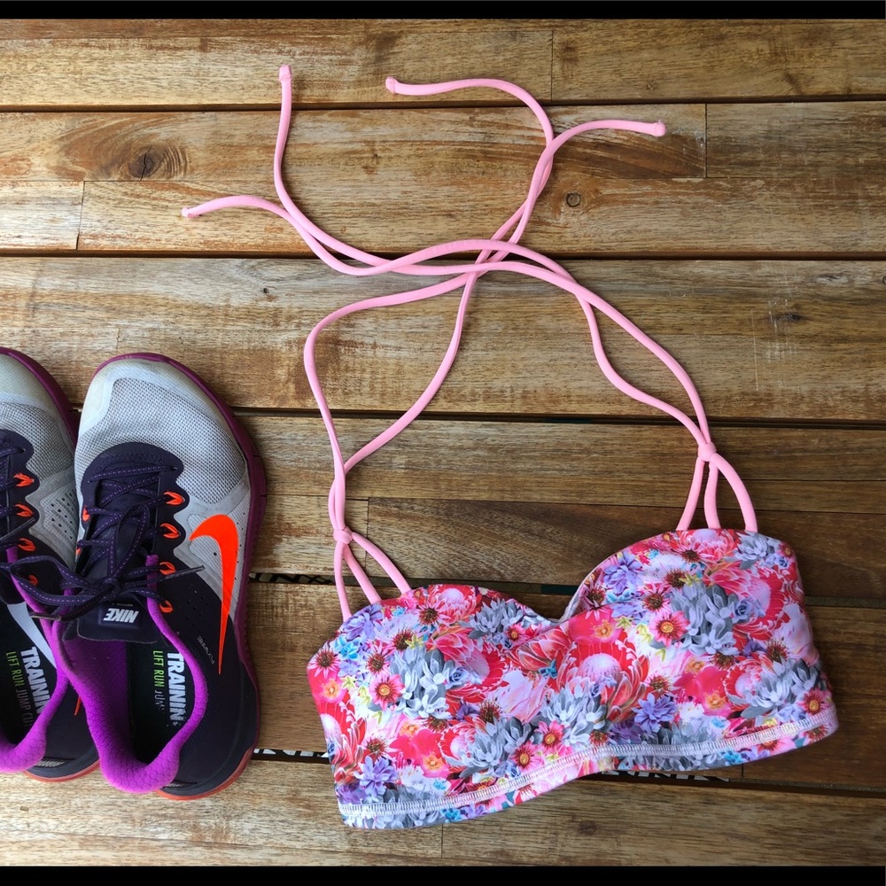 Lululemon free to be halter tie top bra!